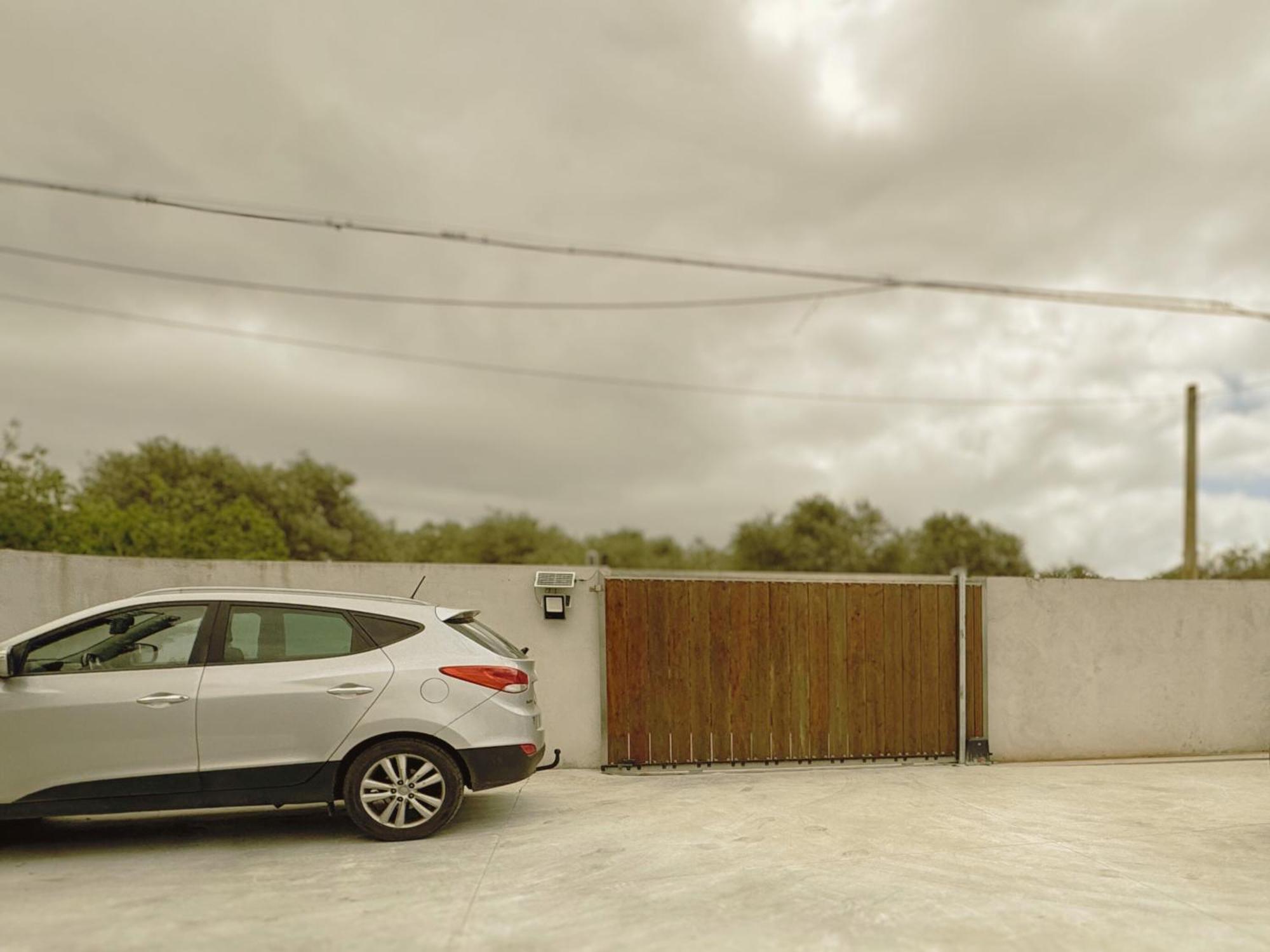 Algherolux -Free Secure Gated Parking For Cars And Motorbikes 외부 사진